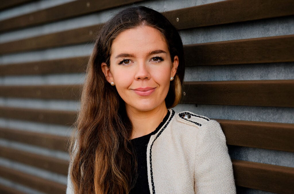 Engang fik Alexandra Jakobsen sin børneopsparing til sin 18-års fødselsdag, og pengene fik hurtigt ben at gå på.