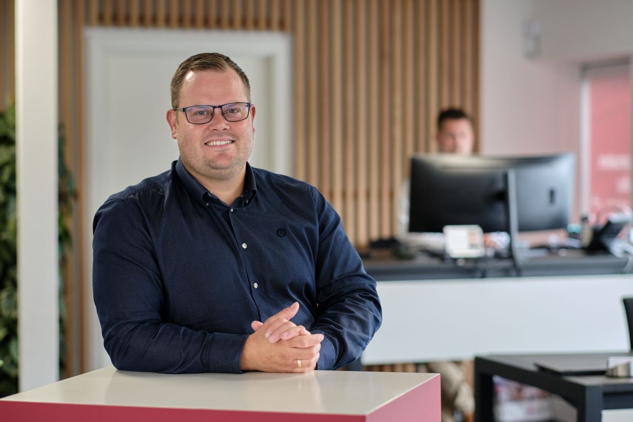 Danny Herløv Aagaard drømte engang om at blive uddeler, men i dag er han afdelingsdirektør hos Middelfart Sparekasse.