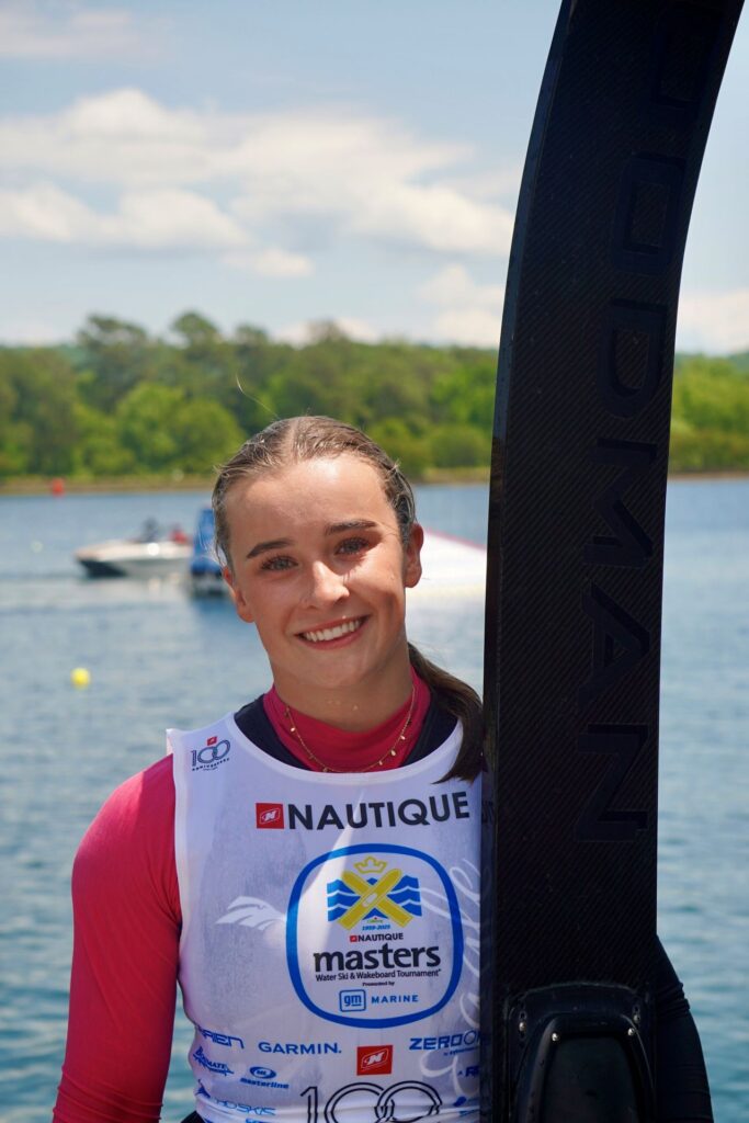 Middelfart Sparekasse er stolt af at støtte 17-årige Maise Jacobsen, der er en af verdens bedste i sin sportsgren.