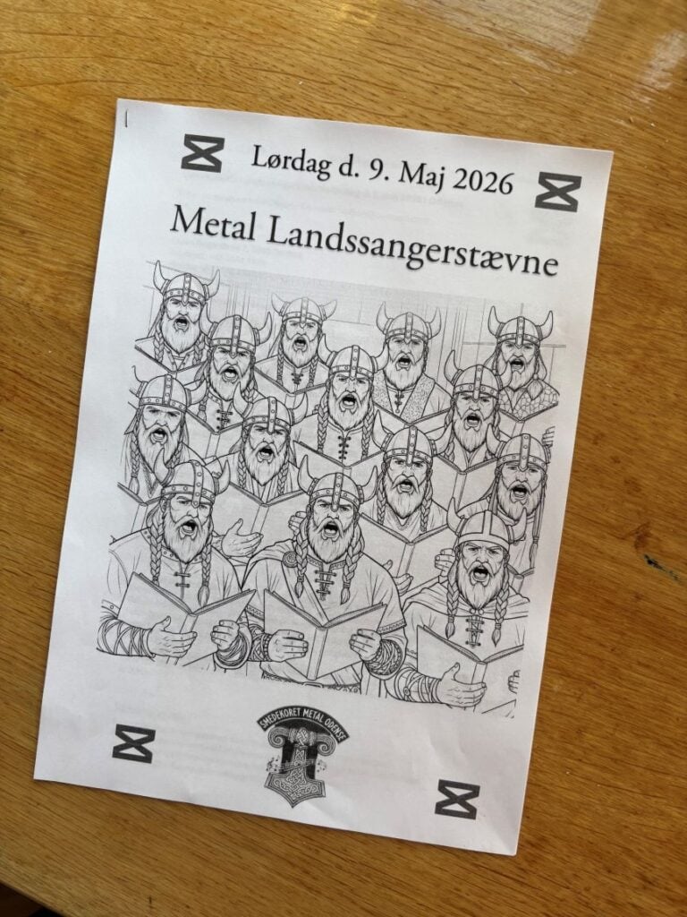 Seniormandskoret Metal fra Odense har modtaget en donation fra Middelfart Sparekasse, og det glæder Ole Carlsen.