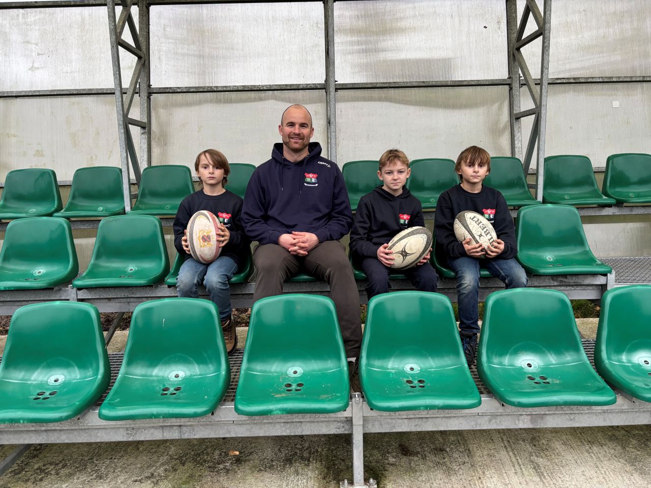 Rugby er meget mere og andet end hårde tacklinger. Den lokale klub i Erritsø har modtaget en donation fra Middelfart Sparekasse.