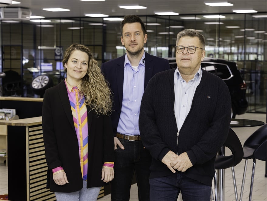 Kvalitetsbiler.dk i Tørring har modtaget to unikke priser, og samarbejdet med Middelfart Sparekasse spiller en rolle i dagligdagen.