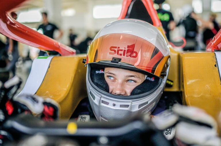 Mød Alba og prøv kræfter med gokart